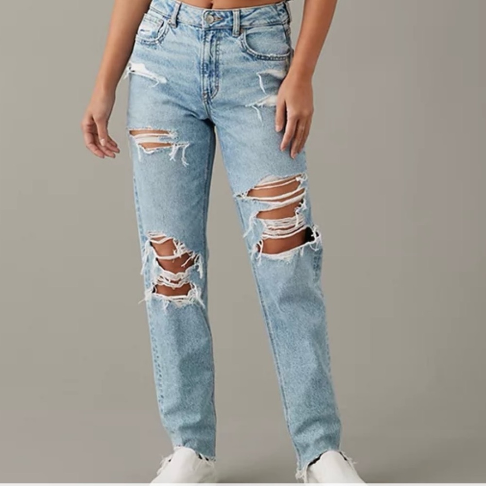 American Eagle Light Wash Stretch Mom Jeans